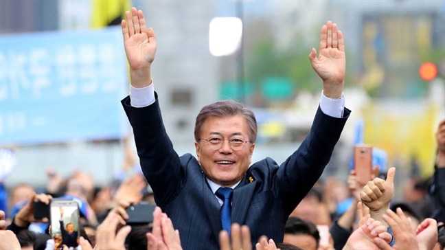 Moon Jae-in - Người duy nhất có thể tháo ngòi nổ ở Triều Tiên? Moon Jae-in - Nguoi duy nhat co the thao ngoi no o Trieu Tien?