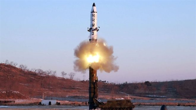 Moon Jae-in - Người duy nhất có thể tháo ngòi nổ ở Triều Tiên? Moon Jae-in - Nguoi duy nhat co the thao ngoi no o Trieu Tien?