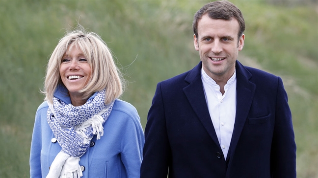 Tổng thống Pháp Macron tiết lộ chuyện yêu với vợ hơn 24 tuổi Tong thong Phap Macron tiet lo chuyen yeu voi vo hon 24 tuoi
