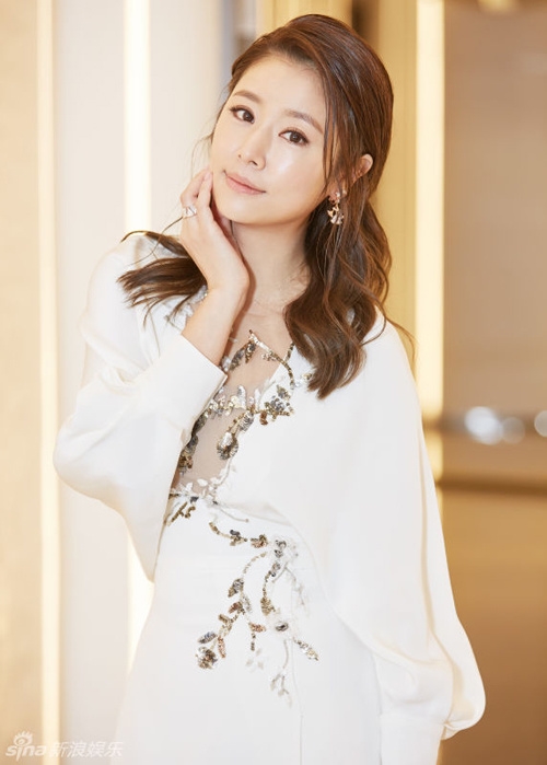 Bí quyết Lâm Tâm Như tươi tắn sau sinh con đầu lòng ở tuổi ngoài 40 Bi quyet Lam Tam Nhu tuoi tan sau sinh con dau long o tuoi ngoai 40
