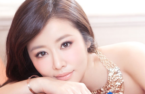 Bí quyết Lâm Tâm Như tươi tắn sau sinh con đầu lòng ở tuổi ngoài 40 Bi quyet Lam Tam Nhu tuoi tan sau sinh con dau long o tuoi ngoai 40