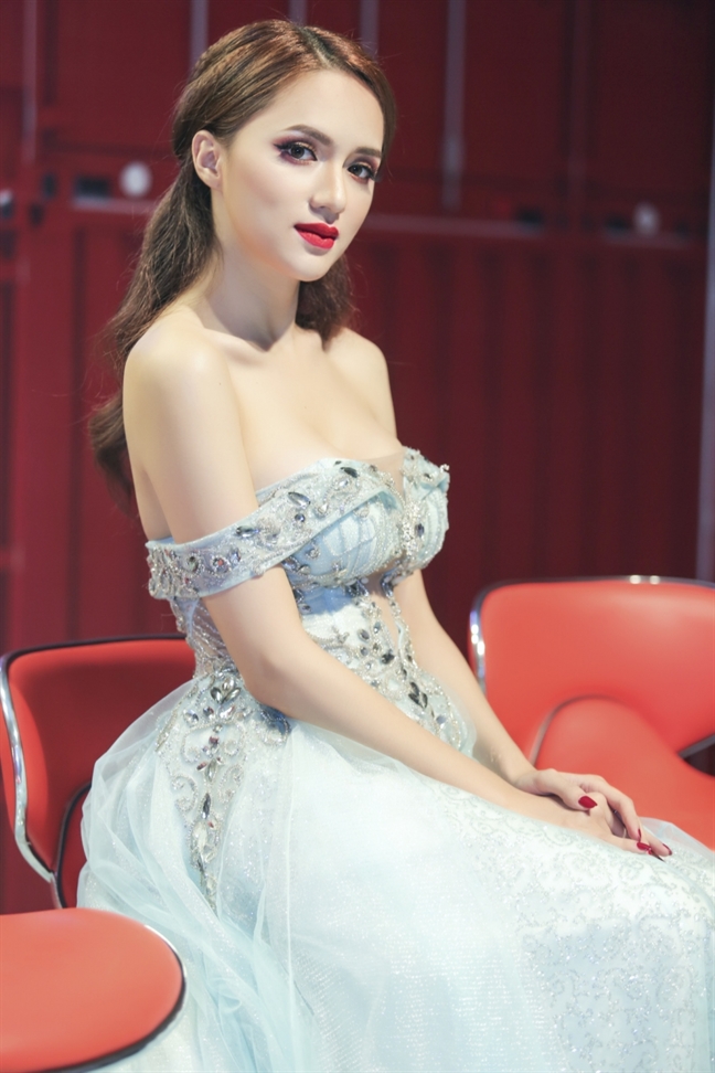 Nghệ sĩ Trung Dân xấu hổ vì hành động vô văn hóa của Hương Giang Idol Nghe si Trung Dan xau ho vi hanh dong vo van hoa cua Huong Giang Idol