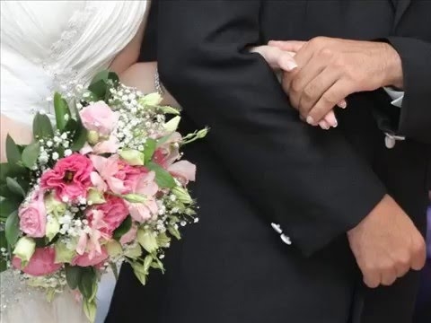 Chứng kiến anh đổ gục và khóc vì bất lực, tôi lại càng muốn ôm anh Chung kien anh do guc va khoc vi bat luc, toi lai cang muon om anh