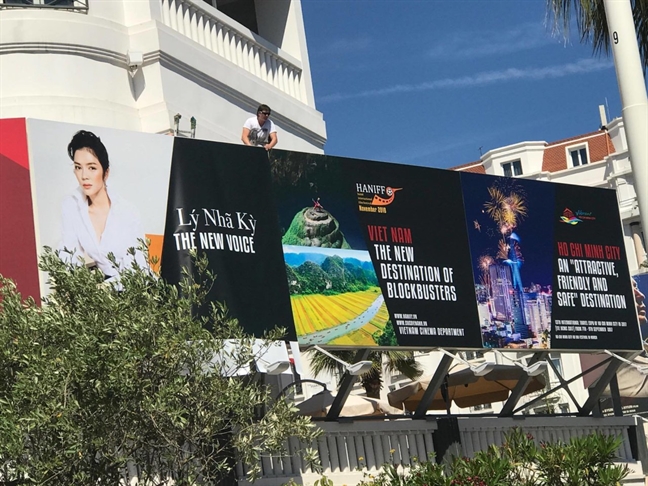Lý Nhã Kỳ: Pano có hình tôi không liên quan gì đến hoạt động quảng bá du lịch Việt tại LHP Cannes Ly Nha Ky: Pano co hinh toi khong lien quan gi den hoat dong quang ba du lich Viet tai LHP Cannes