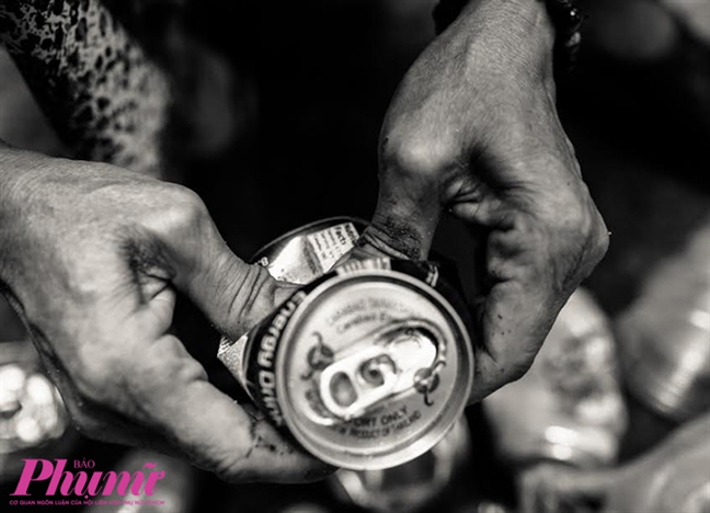 Mẹ dắt con đi Me dat con di