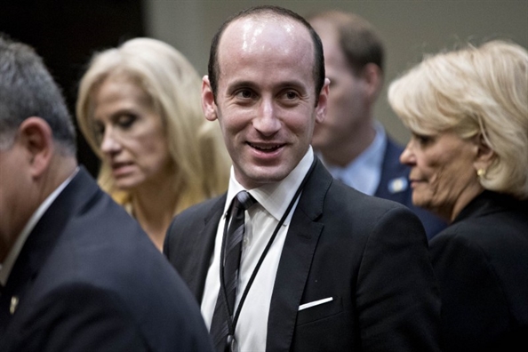 Người chống Hồi giáo viết diễn văn cho ông Trump đọc trước thế giới Hồi giáo Nguoi chong Hoi giao viet dien van cho ong Trump doc truoc the gioi Hoi giao