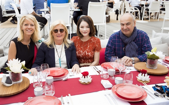 Lý Nhã Kỳ mở tiệc chiêu đãi khách VIP tại Cannes Ly Nha Ky mo tiec chieu dai khach VIP tai Cannes