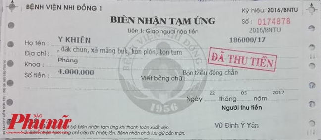 Báo Phụ Nữ trao tiền cho người cha đổi bắp lấy tiền chữa bệnh cho con Bao Phu Nu trao tien cho nguoi cha doi bap lay tien chua benh cho con