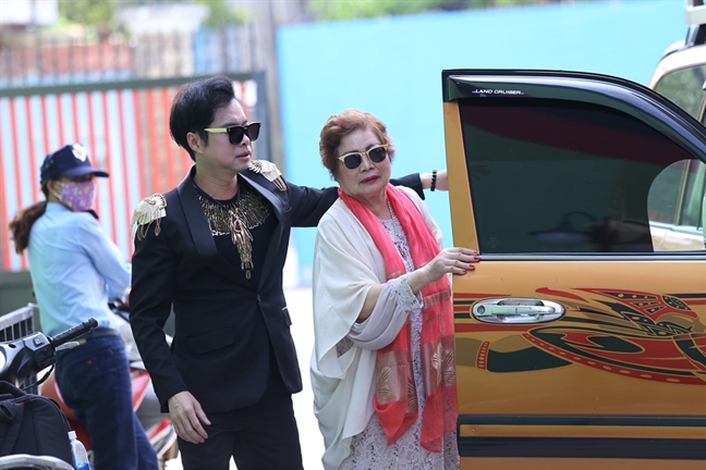 Ngọc Sơn rơi nước mắt khi nhắc về mẹ Ngoc Son roi nuoc mat khi nhac ve me