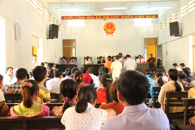 Luật sư bào chữa 'tố' chủ tọa phiên tòa vi phạm quy tắc ứng xử ngành toà án Luat su bao chua 'to' chu toa phien toa vi pham quy tac ung xu nganh toa an
