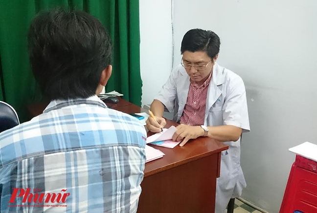 Chàng trai đậu đại học, lấy vợ sau 9 năm chiến đấu với bệnh tâm thần Chang trai dau dai hoc, lay vo sau 9 nam chien dau voi benh tam than