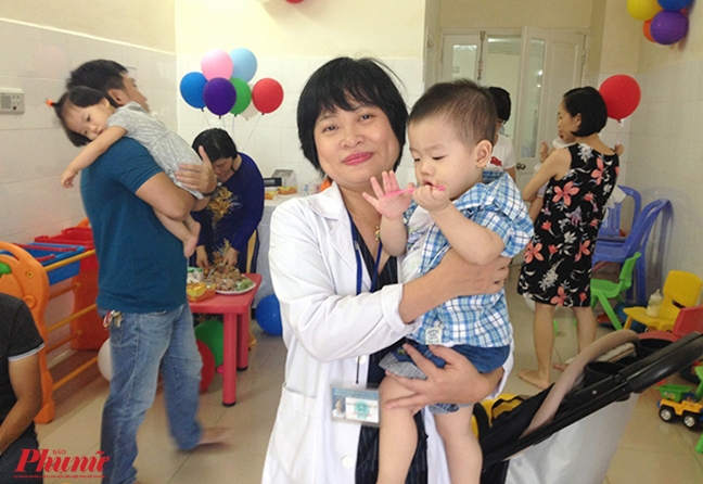 Hạnh phúc mỉm cười sau 10 lần thụ tinh thất bại Hanh phuc mim cuoi sau 10 lan thu tinh that bai