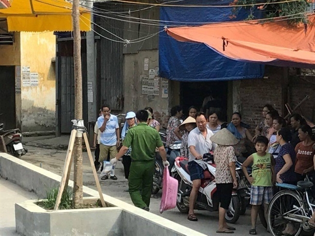 Ai sẽ đứng bên cạnh người mẹ trầm cảm giết con 33 ngày tuổi trong chậu nước? Ai se dung ben canh nguoi me tram cam giet con 33 ngay tuoi trong chau nuoc?