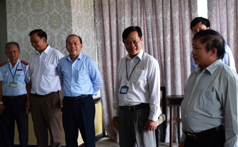 Nhiều địa phương 'chịu chơi' thuê máy bay chở bài thi, mướn khách sạn 5 sao để in đề Nhieu dia phuong 'chiu choi' thue may bay cho bai thi, muon khach san 5 sao de in de
