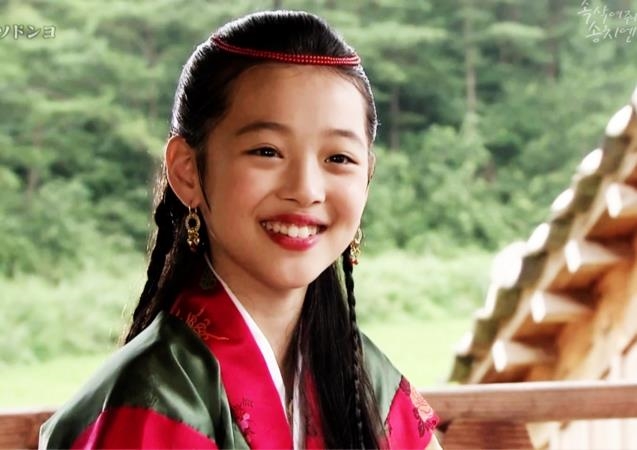 Sulli: Câu chuyện đằng sau hình ảnh 'gái hư' Kpop Sulli: Cau chuyen dang sau hinh anh 'gai hu' Kpop