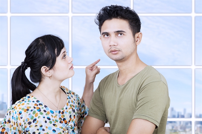 Muốn phát điên với cô vợ 35 tuổi nhưng trẻ con, lười biếng lại hay ghen Muon phat dien voi co vo 35 tuoi nhung tre con, luoi bieng lai hay ghen