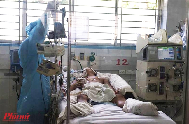 Chó con bị dại cào vào chân, chủ nhà nguy kịch Cho con bi dai cao vao chan, chu nha nguy kich