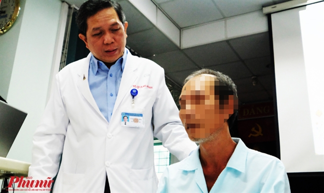 Xương cá lóc hình cây dù bị 'bỏ quên' trong phổi lâu ngày Xuong ca loc hinh cay du bi 'bo quen' trong phoi lau ngay