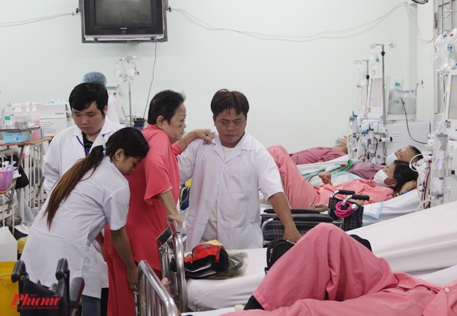 Bán nhà, bán đất, bị con cháu tống ra đường vì bệnh thận Ban nha, ban dat, bi con chau tong ra duong vi benh than