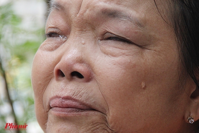 Bán nhà, bán đất, bị con cháu tống ra đường vì bệnh thận Ban nha, ban dat, bi con chau tong ra duong vi benh than