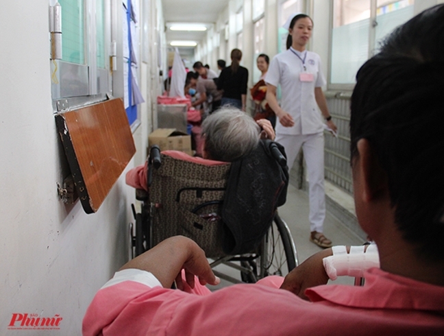 Bán nhà, bán đất, bị con cháu tống ra đường vì bệnh thận Ban nha, ban dat, bi con chau tong ra duong vi benh than
