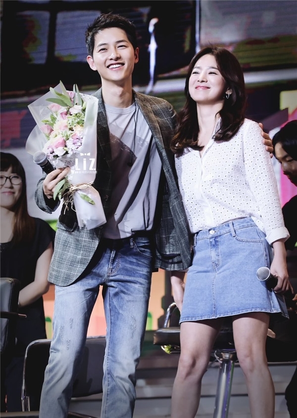 Bằng chứng hẹn hò của Song Joong Ki, Song Hye Kyo được tung lên đài truyền hình Hàn Quốc Bang chung hen ho cua Song Joong Ki, Song Hye Kyo duoc tung len dai truyen hinh Han Quoc