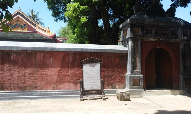 Đơn vị cày nát khu lăng mộ nghi là vợ vua Tự Đức khi chưa được bàn giao quỹ đất Don vi cay nat khu lang mo nghi la vo vua Tu Duc khi chua duoc ban giao quy dat