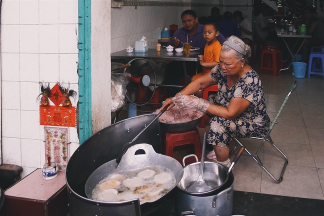 Quán cơm tấm nức danh cầu chữ Y ở Sài Gòn Quan com tam nuc danh cau chu Y o Sai Gon