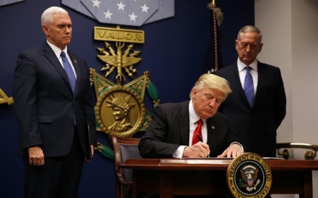 Tòa án Tối cao khôi phục lệnh cấm nhập cảnh của Tổng thống Trump Toa an Toi cao khoi phuc lenh cam nhap canh cua Tong thong Trump