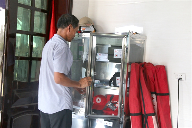 Tài xế xe taxi nhường nhà mặt tiền để làm nơi cứu người gặp tai nạn Tai xe xe taxi nhuong nha mat tien de lam noi cuu nguoi gap tai nan