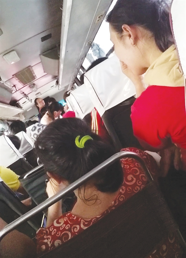 Trần ai những chuyến xe đưa rước công nhân: Chuyến xe 'bão táp' Tran ai nhung chuyen xe dua ruoc cong nhan: Chuyen xe 'bao tap'