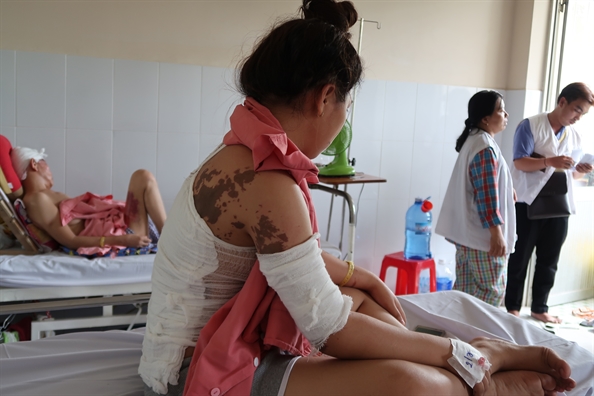 Bốn người bị tạt axit ở Đồng Nai: Một phút nóng nảy, hai gia đình tan nát Bon nguoi bi tat axit o Dong Nai: Mot phut nong nay, hai gia dinh tan nat