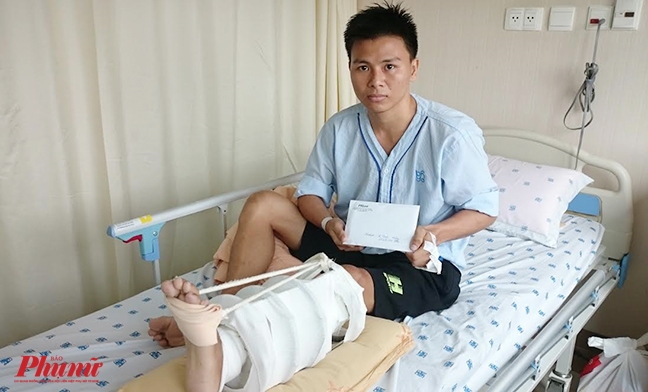 Báo Phụ Nữ TP.HCM trao gần 30 triệu đồng của độc giả đến võ sư có nguy cơ phải cưa chân Bao Phu Nu TP.HCM trao gan 30 trieu dong cua doc gia den vo su co nguy co phai cua chan