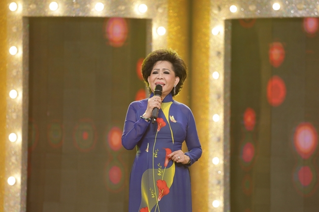 Chồng Giao Linh làm trợ lý không lương cho vợ hơn 30 năm qua Chong Giao Linh lam tro ly khong luong cho vo hon 30 nam qua