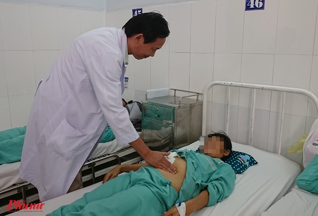 Hơn 10 năm không có tiền điều trị, một phụ nữ bị sỏi lấp đầy gan Hon 10 nam khong co tien dieu tri, mot phu nu bi soi lap day gan