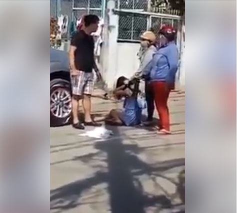 Dân mạng 'ném đá' ông chồng rút súng dọa vợ để cứu... bồ Dan mang 'nem da' ong chong rut sung doa vo de cuu... bo