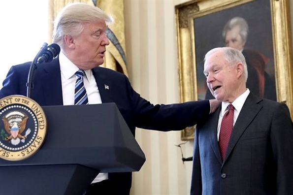 Đến lượt Ngoại trưởng Mỹ tính chuyện rời bỏ ông Trump! Den luot Ngoai truong My tinh chuyen roi bo ong Trump!