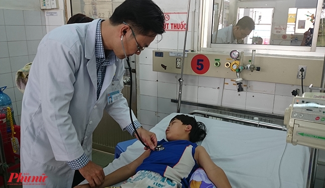Nhà có 3 mẹ con, cả 3 đều bị sốt xuất huyết Nha co 3 me con, ca 3 deu bi sot xuat huyet