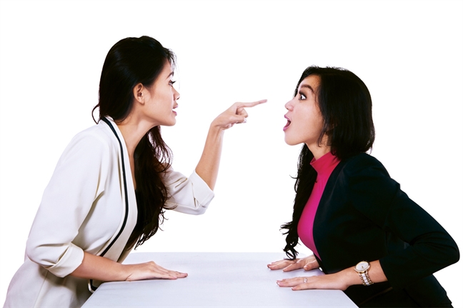 Cuộc đời vốn ít niềm vui, các bà còn hà khắc với nhau làm gì? Cuoc doi von it niem vui, cac ba con ha khac voi nhau lam gi?