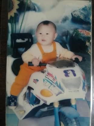 Con bị hàng xóm bắt cóc bán lấy tiền, cha chỉ biết tìm con qua tranh vẽ Con bi hang xom bat coc ban lay tien, cha chi biet tim con qua tranh ve