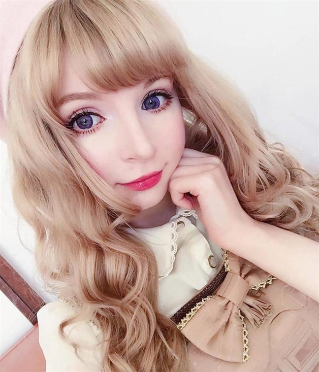 Cô gái Anh xinh đẹp vượt qua mặc cảm khi hóa thân thành búp bê Nhật Co gai Anh xinh dep vuot qua mac cam khi hoa than thanh bup be Nhat