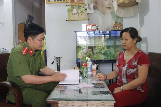 Người phụ nữ mất 17 triệu đồng vừa đi vay vì dính cú lừa qua điện thoại Nguoi phu nu mat 17 trieu dong vua di vay vi dinh cu lua qua dien thoai