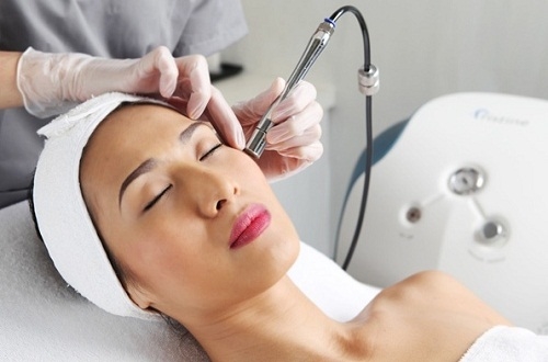 Bi hài chuyện thẩm mỹ nốt ruồi theo tướng số để gặp may Bi hai chuyen tham my not ruoi theo tuong so de gap may