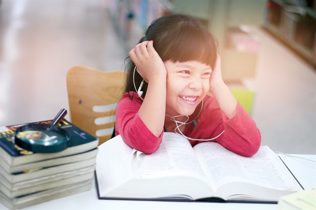 Giúp trẻ làm quen với tư duy phản biện Giup tre lam quen voi tu duy phan bien