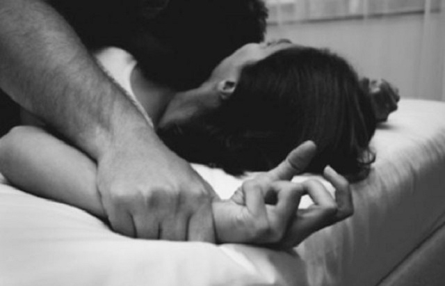 Cả năm trời chồng ra ngủ riêng một mình, lý do vì sao? Ca nam troi chong ra ngu rieng mot minh, ly do vi sao?