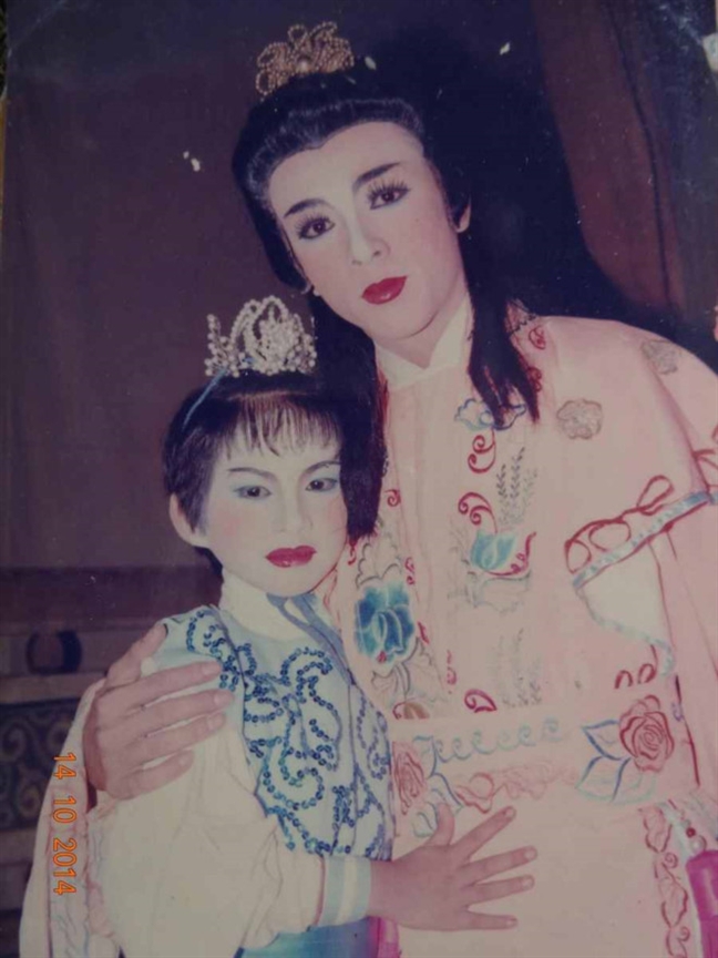 Nghệ sĩ cải lương Bình Tinh: 'Bỏ chồng thì được, bỏ nghề hát thì không' Nghe si cai luong Binh Tinh: 'Bo chong thi duoc, bo nghe hat thi khong'