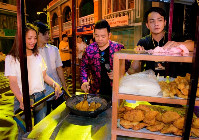 Đàm Vĩnh Hưng viếng mộ cố nghệ sĩ Thanh Nga trước thềm liveshow bolero tại Hà Nội Dam Vinh Hung vieng mo co nghe si Thanh Nga truoc them liveshow bolero tai Ha Noi