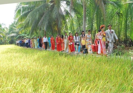 Tàn tạ với ông chồng cờ bạc, kề dao đòi tiền, ba mẹ vẫn không cho tôi ly hôn vì sợ xấu mặt Tan ta voi ong chong co bac, ke dao doi tien, ba me van khong cho toi ly hon vi so xau mat