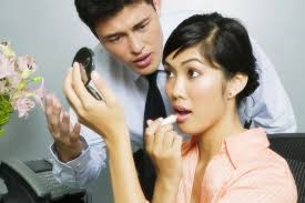 Chồng mệt mỏi tuổi già, đuối dần với nhu cầu ngày càng cao của bà vợ hồi xuân Chong met moi tuoi gia, duoi dan voi nhu cau ngay cang cao cua ba vo hoi xuan