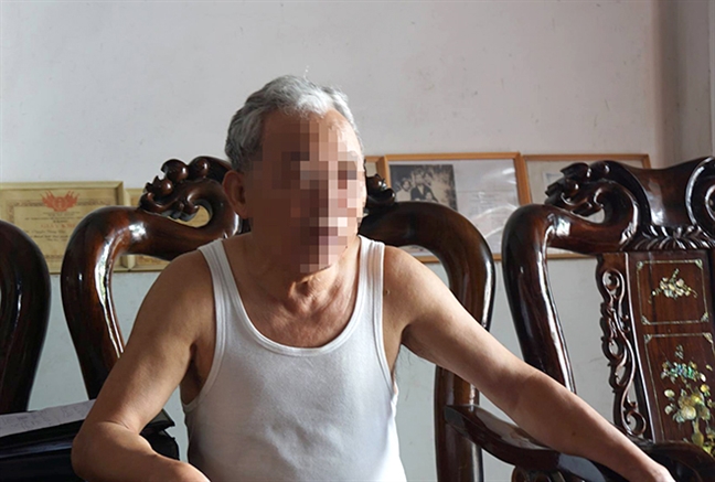 Nghe điện thoại như bị thôi miên, cán bộ nghỉ hưu suýt mất 200 triệu đồng Nghe dien thoai nhu bi thoi mien, can bo nghi huu suyt mat 200 trieu dong